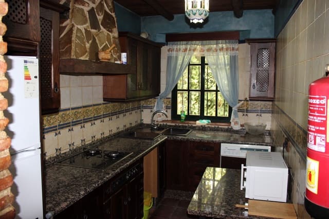 4 slaapkamer Finca/Landhuis te koop in Zahara de la Sierra met zwembad - € 530.000 (Ref: 8912300)