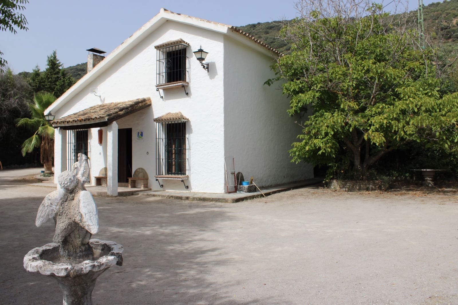 4 slaapkamer Finca/Landhuis te koop in Zahara de la Sierra met zwembad - € 530.000 (Ref: 8912300)