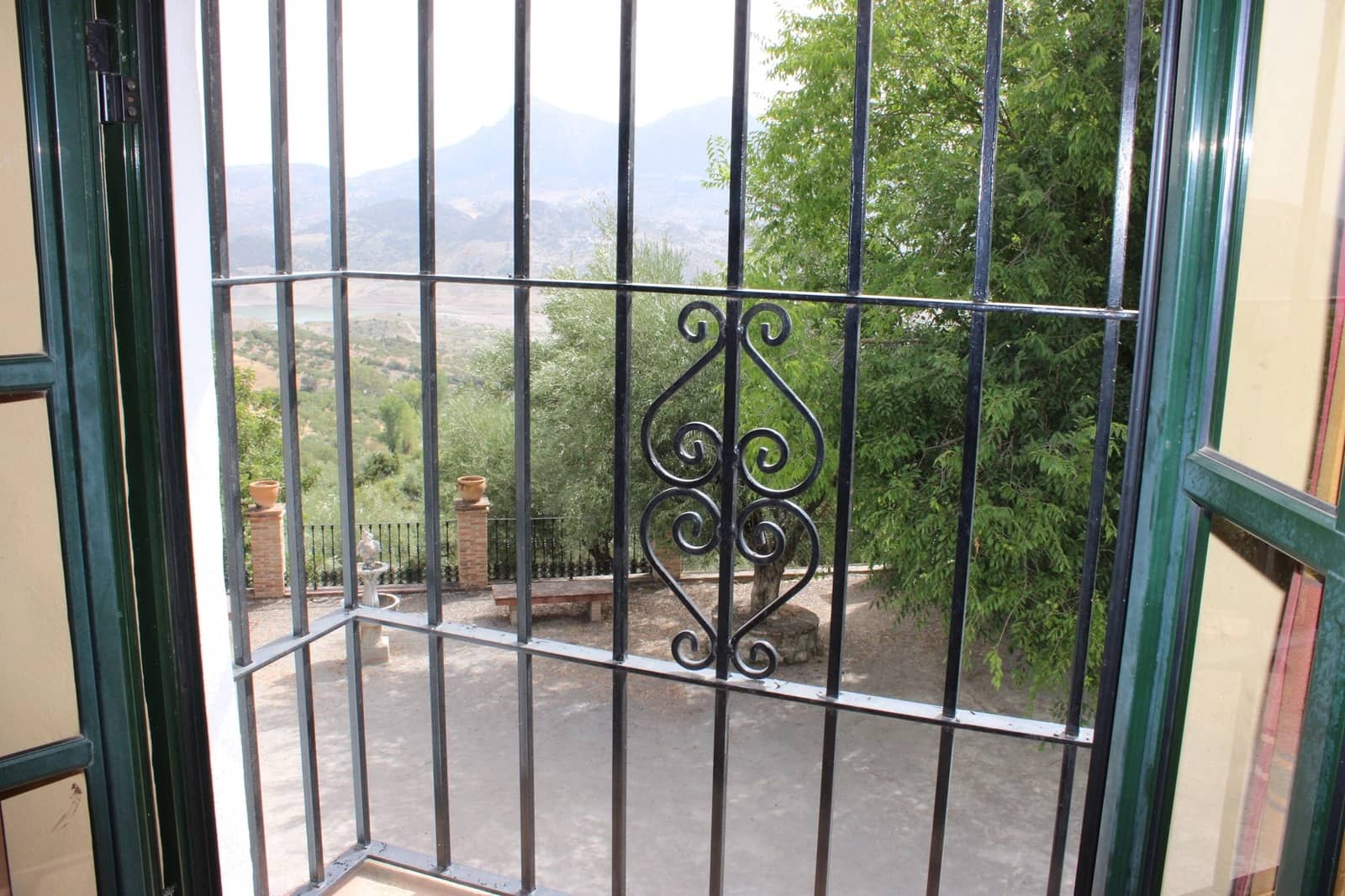 4 slaapkamer Finca/Landhuis te koop in Zahara de la Sierra met zwembad - € 530.000 (Ref: 8912300)