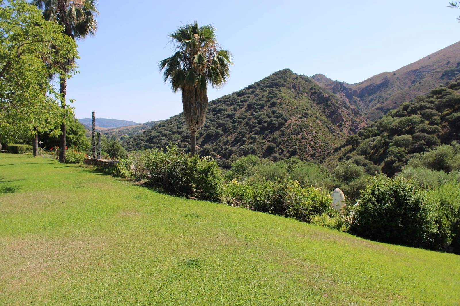 4 soveværelse Finca/Landehus til salg i Benaojan med swimmingpool - € 3.200.000 (Ref: 8912314)