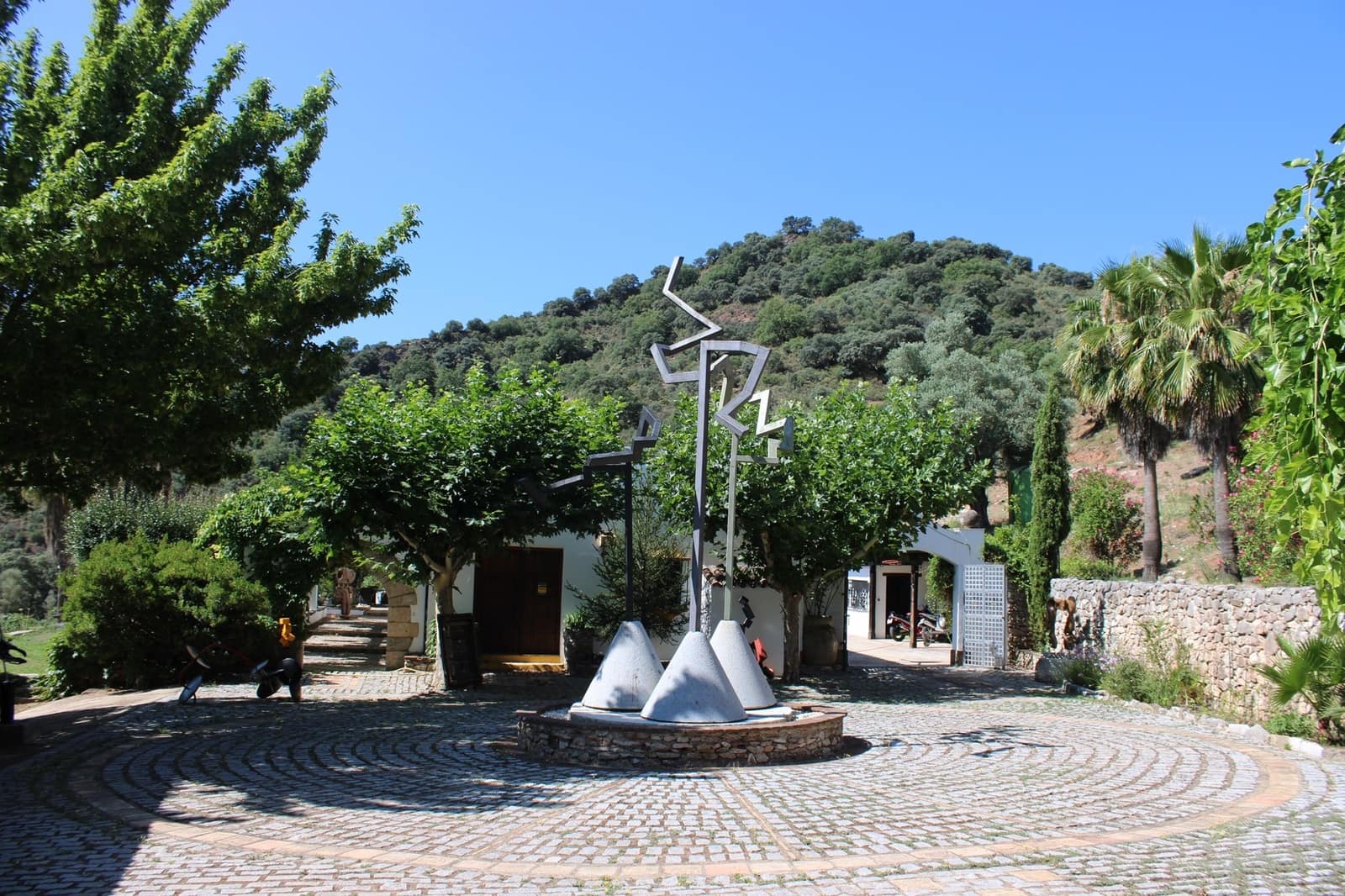 4 soveværelse Finca/Landehus til salg i Benaojan med swimmingpool - € 3.200.000 (Ref: 8912314)