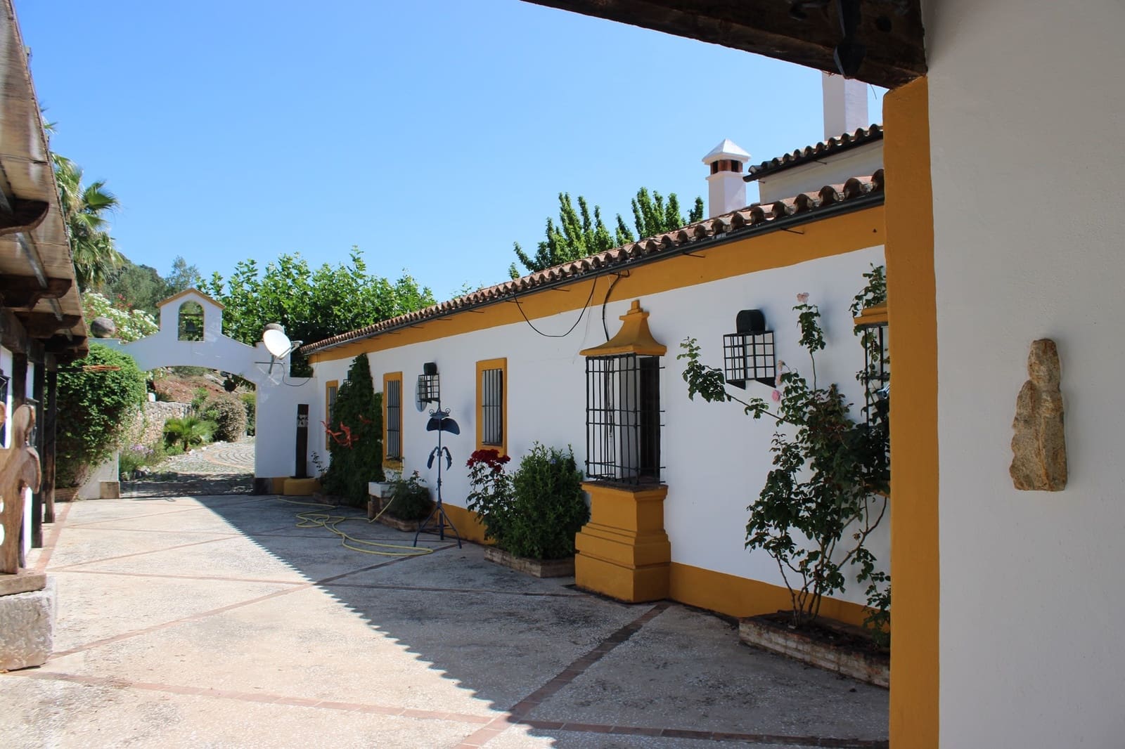 4 soveværelse Finca/Landehus til salg i Benaojan med swimmingpool - € 3.200.000 (Ref: 8912314)