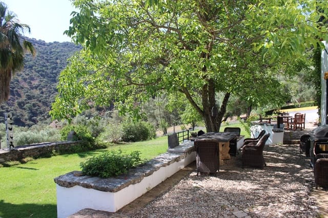 4 soveværelse Finca/Landehus til salg i Benaoján med swimmingpool - € 3.200.000 (Ref: 8912314)