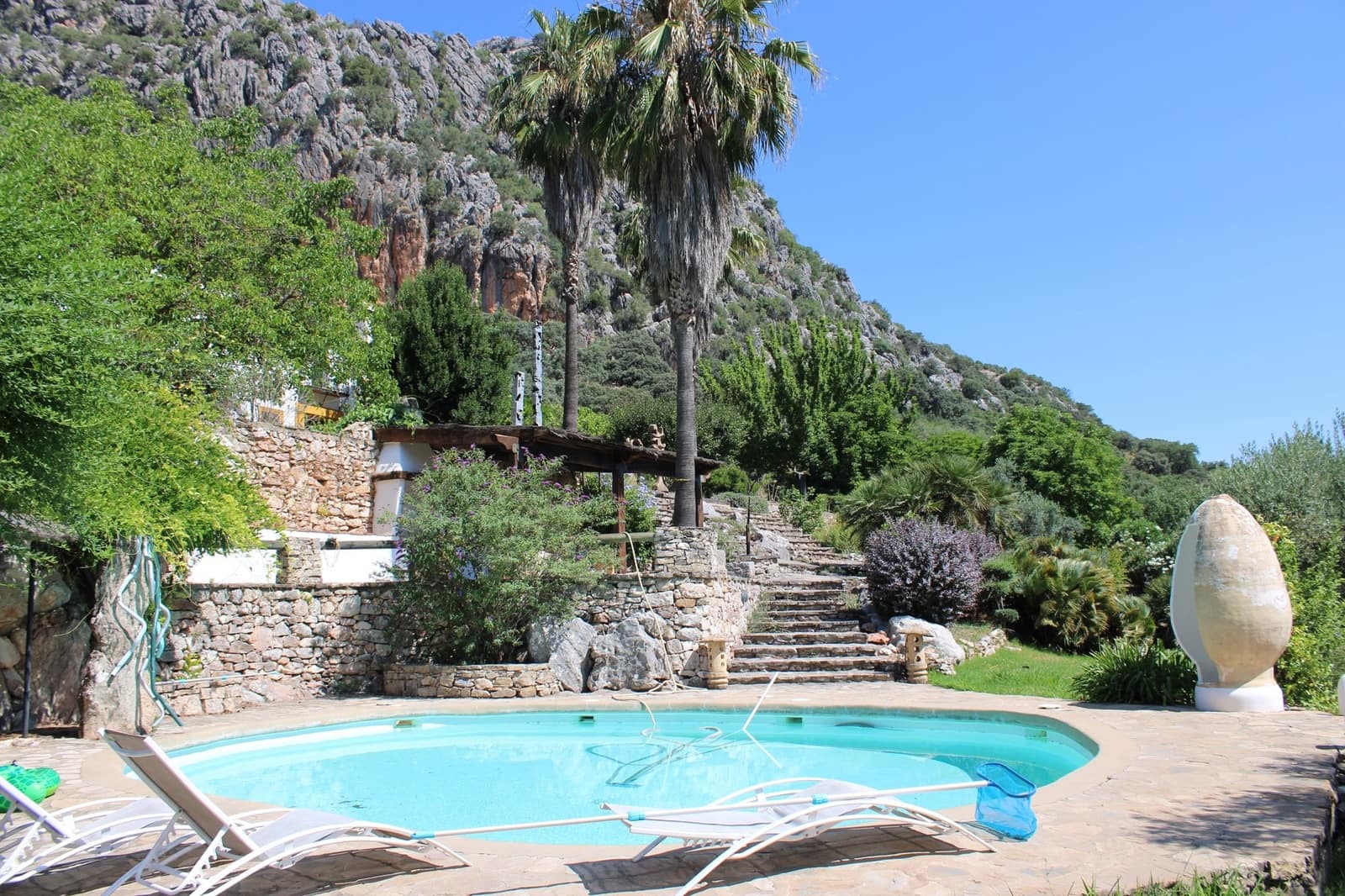 4 soveværelse Finca/Landehus til salg i Benaojan med swimmingpool - € 3.200.000 (Ref: 8912314)