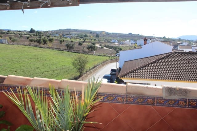 6 makuuhuone Omakotitalo myytävänä paikassa Arriate - 400 000 € (Ref: 8916721)