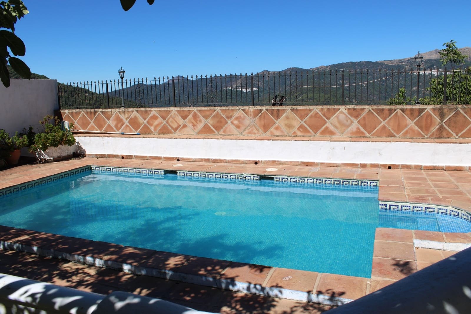 5 soveværelse Finca/Landehus til salg i Jubrique med swimmingpool - € 400.000 (Ref: 8916722)