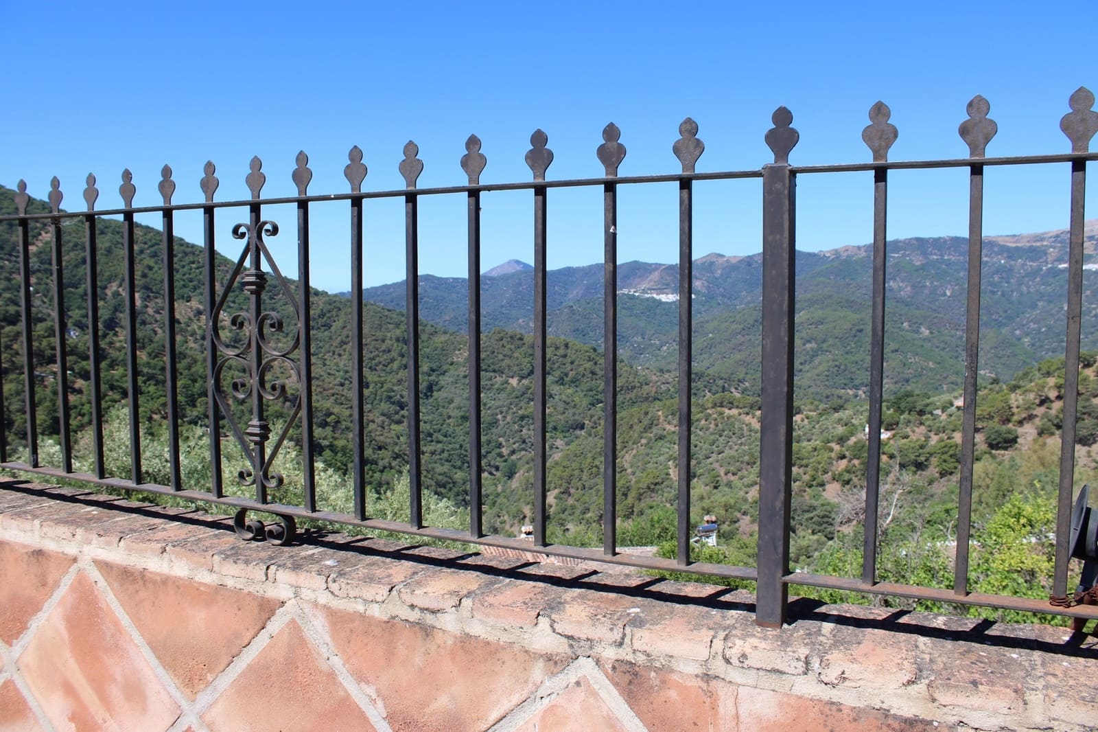 5 soveværelse Finca/Landehus til salg i Jubrique med swimmingpool - € 400.000 (Ref: 8916722)