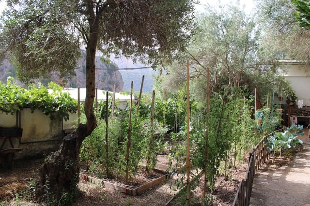 4 soveværelse Finca/Landehus til salg i Benaoján - € 165.000 (Ref: 8940190)