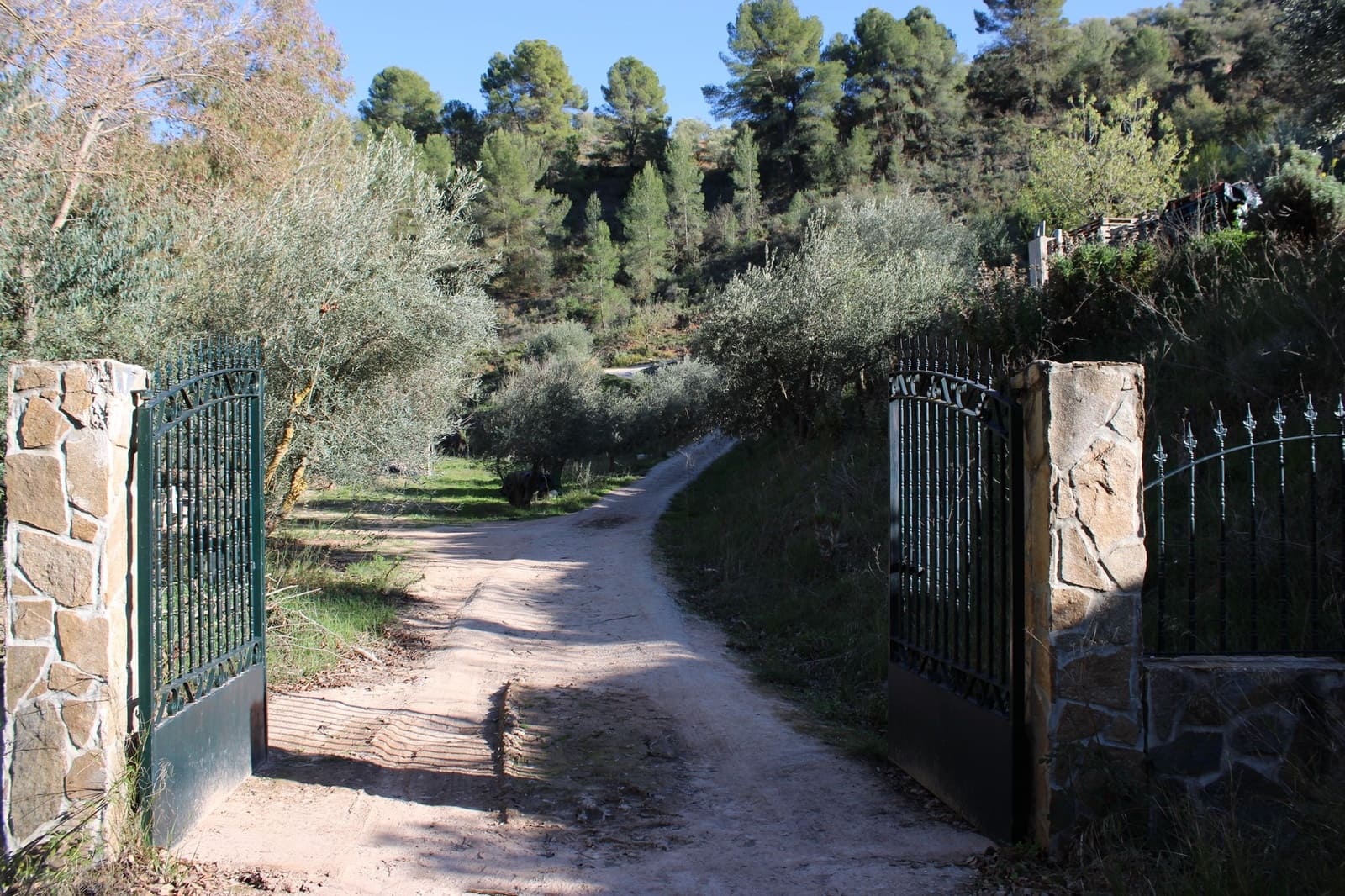 5 soveværelse Finca/Landehus til salg i El Burgo med swimmingpool - € 250.000 (Ref: 8940214)