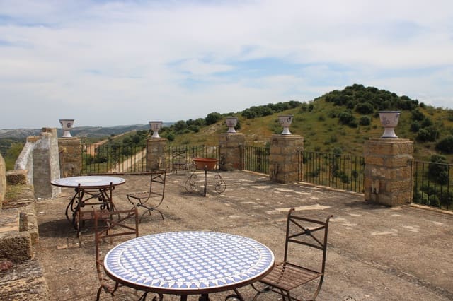 13 bedroom Finca/Country House for sale in Morón de la Frontera - € 4,800,000 (Ref: 9008335)