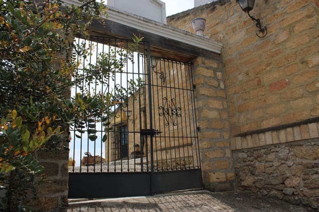 13 bedroom Finca/Country House for sale in Morón de la Frontera - € 4,800,000 (Ref: 9008335)