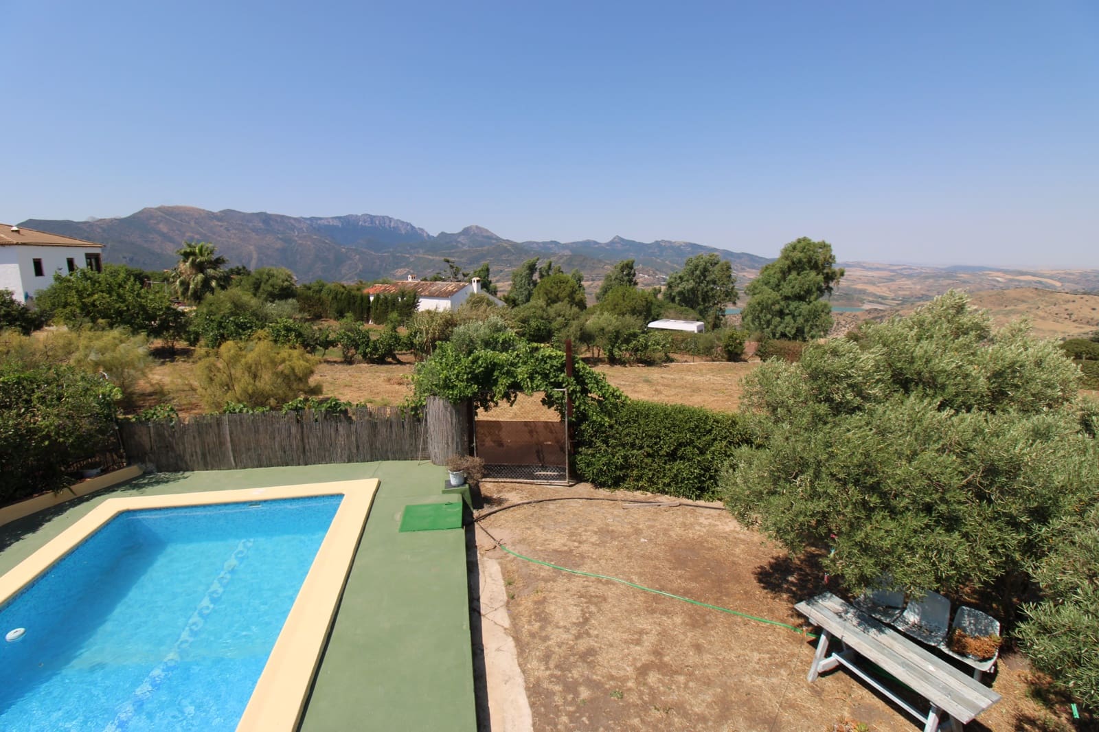 6 soveværelse Finca/Landehus til salg i El Gastor med swimmingpool - € 485.000 (Ref: 9107277)