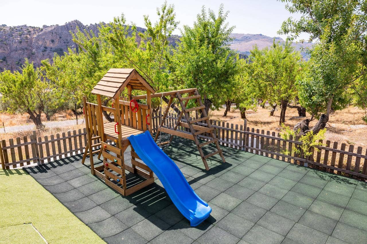 Finca/Casa Rural de 22 habitaciones en Montejaque en venta con piscina - 3.000.000 € (Ref: 9519344)