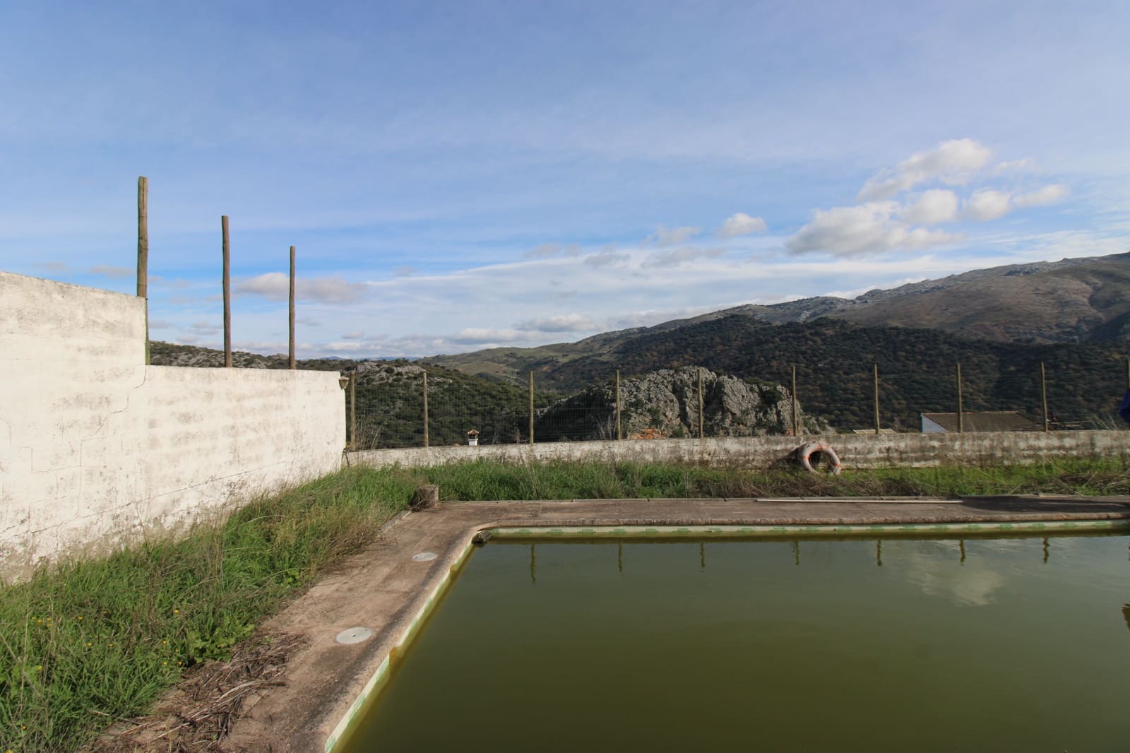 Finca/Casa Rural de 4 habitaciones en Benaoján en venta con piscina - 150.000 € (Ref: 9645803)
