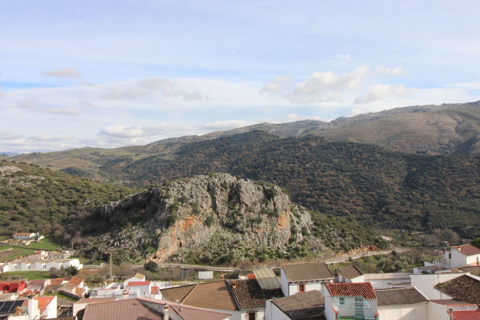 Finca/Casa Rural de 4 habitaciones en Benaoján en venta con piscina - 150.000 € (Ref: 9645803)