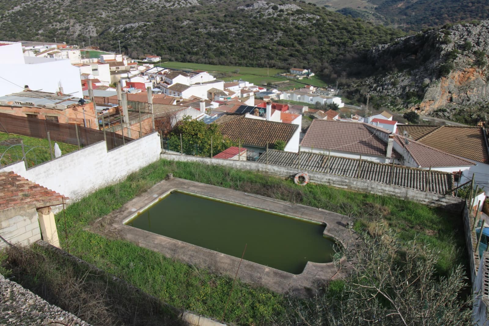 Finca/Casa Rural de 4 habitaciones en Benaoján en venta con piscina - 150.000 € (Ref: 9645803)