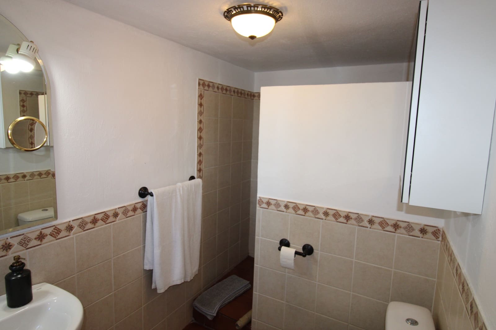 8 soveværelse Hotel til salg i Juzcar med swimmingpool - € 350.000 (Ref: 9880302)