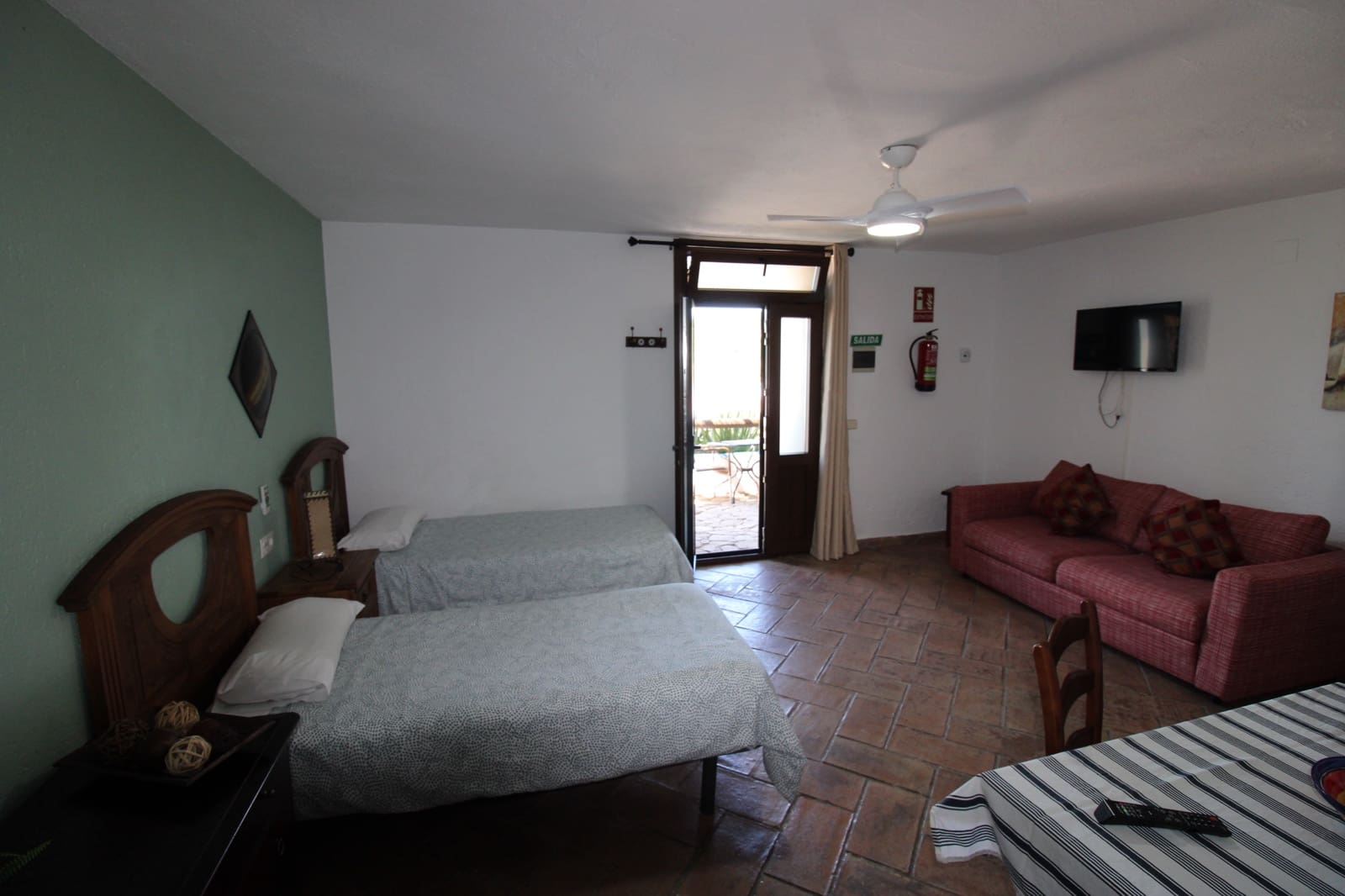 8 soveværelse Hotel til salg i Juzcar med swimmingpool - € 350.000 (Ref: 9880302)
