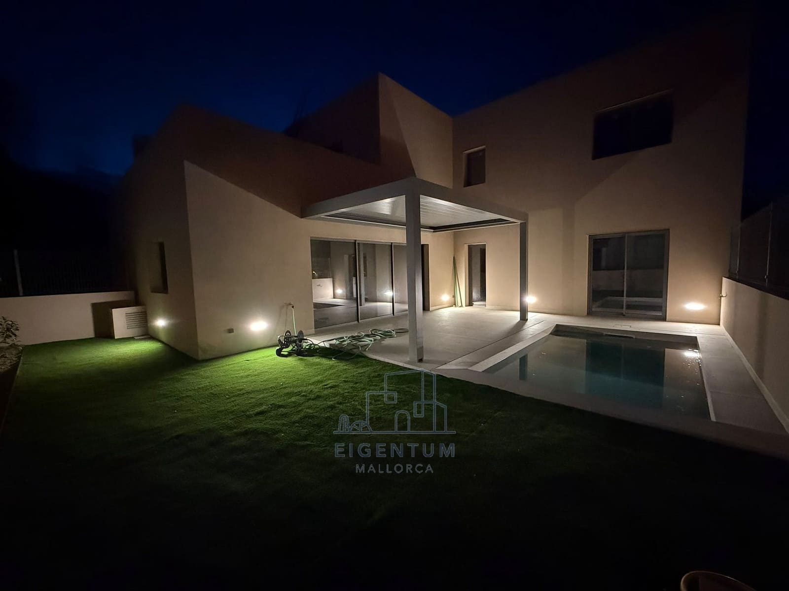 3 bedroom Villa for rent in Son Servera with pool garage - € 3,700 (Ref: 10153715)