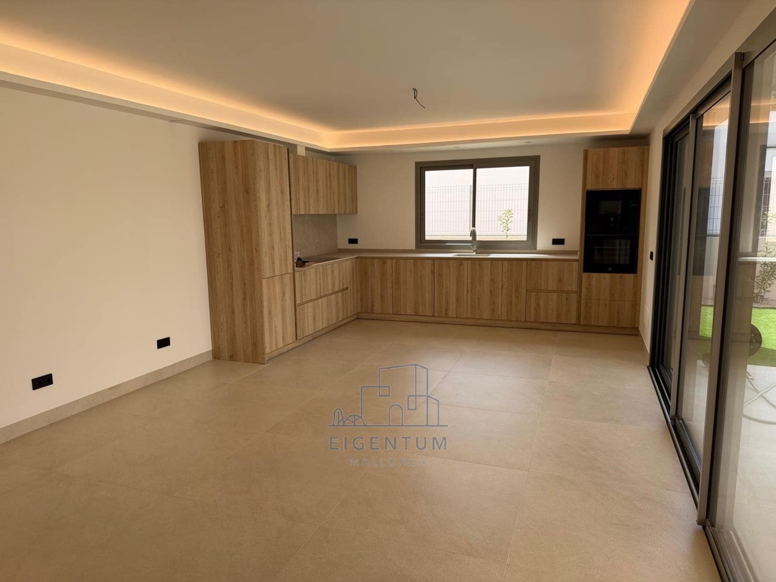 3 bedroom Villa for rent in Son Servera with pool garage - € 3,700 (Ref: 10153715)