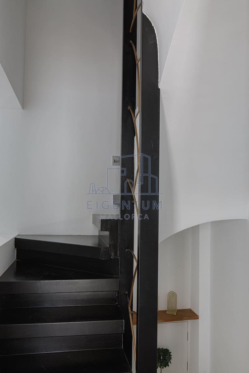 2 bedroom Flat for sale in Palma de Mallorca - € 1,390,000 (Ref: 10153728)
