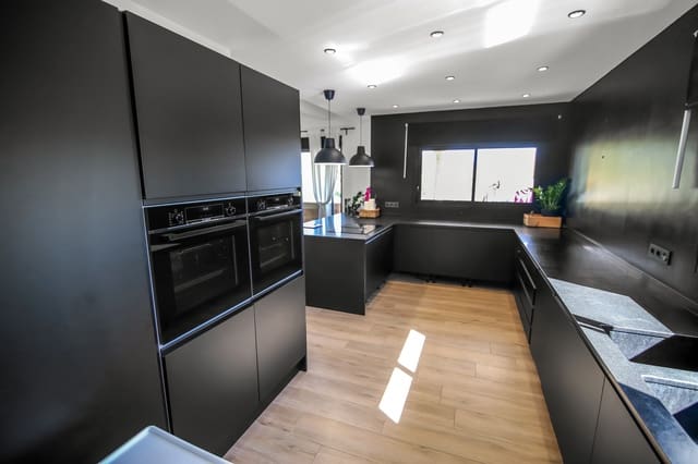 4 sypialnia Willa na sprzedaż w Partides comunes - Adsubia, Javea / Xàbia z basenem garażem - 990 000 € (Ref: 7656207)