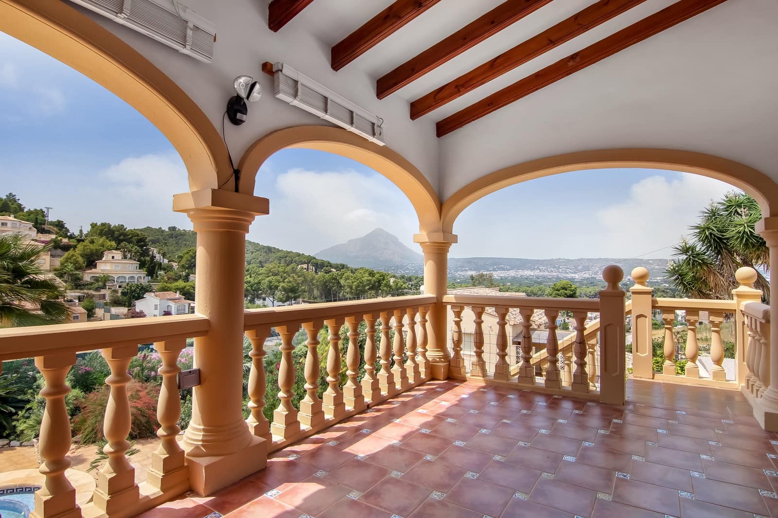 4 sypialnia Willa na sprzedaż w Javea / Xabia z basenem garażem - 495 000 € (Ref: 7730444)