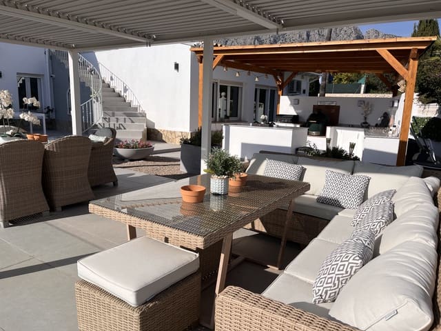 5 quarto Moradia para venda em Beniarbeig com piscina garagem - 1 490 000 € (Ref: 9510097)