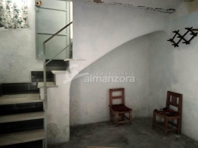 5 makuuhuone Omakotitalo myytävänä paikassa Oria - 89 000 € (Ref: 4756829)