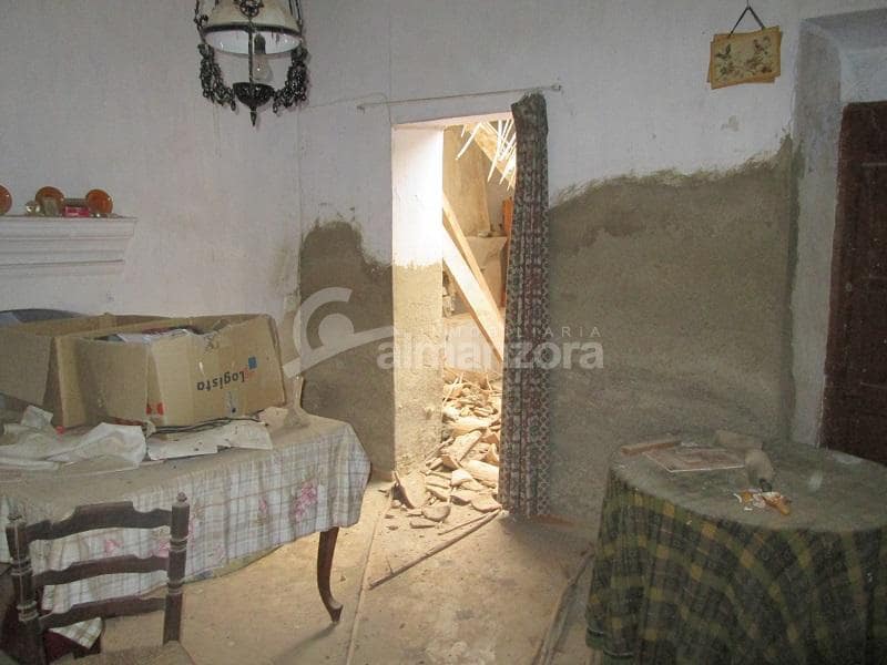 4 slaapkamer Huis te koop in Llanos de los Olleres - € 43.000 (Ref: 7329760)