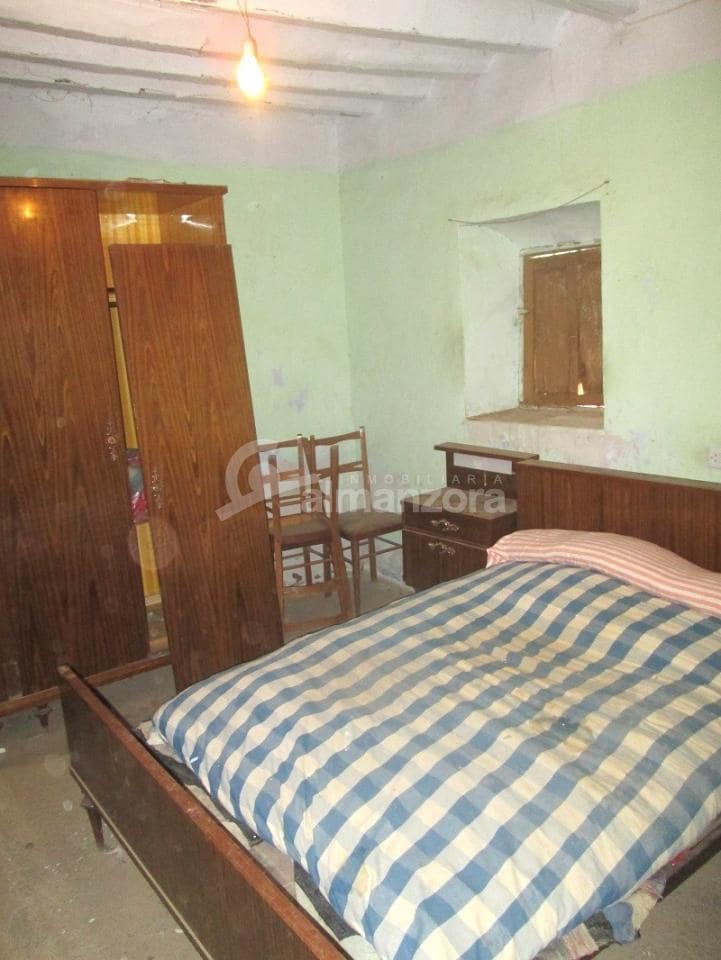 4 slaapkamer Finca/Landhuis te koop in Oria - € 47.000 (Ref: 9761648)