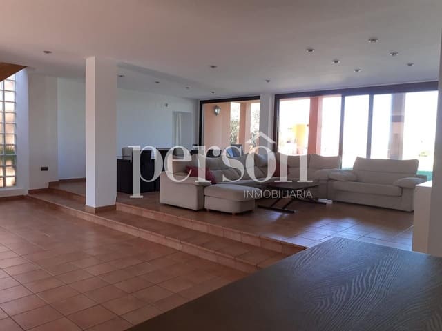 Chalet de 4 habitaciones en Montserrat en venta con piscina - 600.000 € (Ref: 10004629)