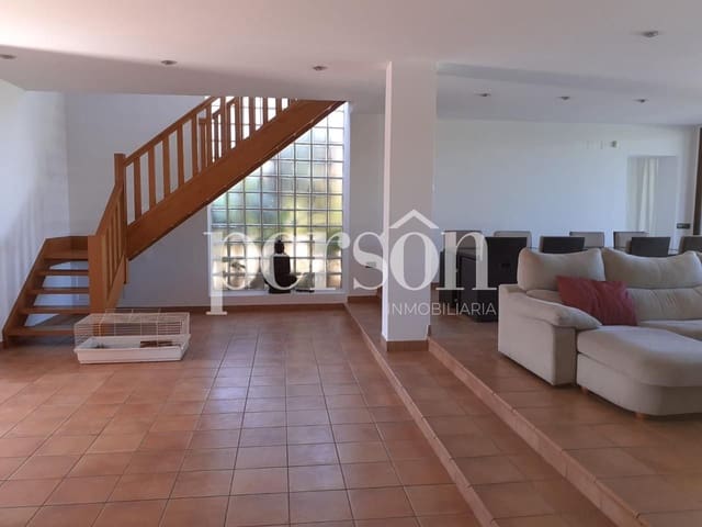 Chalet de 4 habitaciones en Montserrat en venta con piscina - 600.000 € (Ref: 10004629)