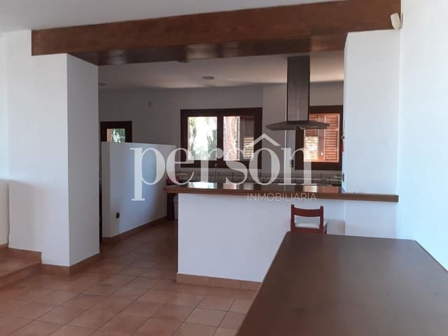 Chalet de 4 habitaciones en Montserrat en venta con piscina - 600.000 € (Ref: 10004629)