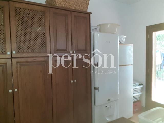 Chalet de 4 habitaciones en Montserrat en venta con piscina - 600.000 € (Ref: 10004629)