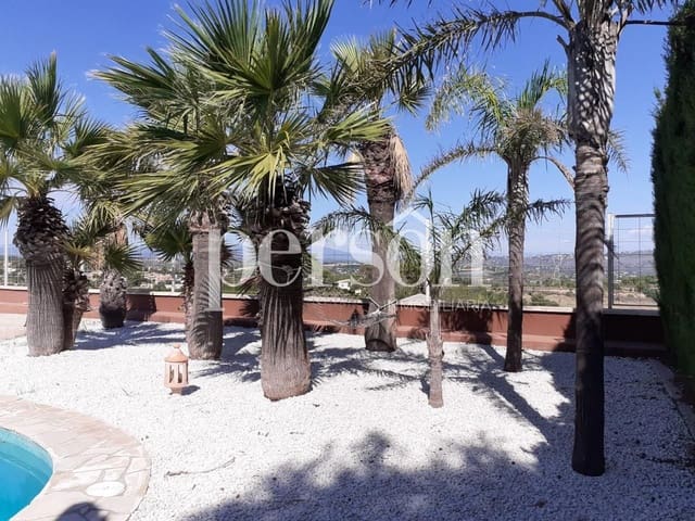 Chalet de 4 habitaciones en Montserrat en venta con piscina - 600.000 € (Ref: 10004629)