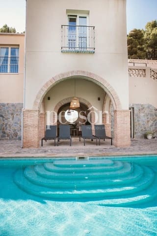 16 bedroom Villa for sale in Valencia city with pool - € 3,650,000 (Ref: 9207139)