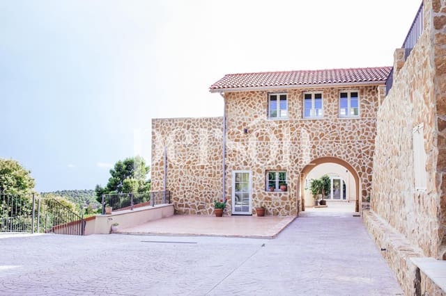 16 bedroom Villa for sale in Valencia city with pool - € 3,650,000 (Ref: 9207139)