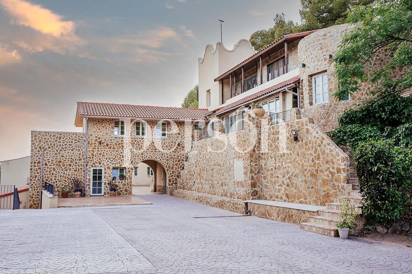 16 soverom Villa til salgs i Valencia by med svømmebasseng - € 3 650 000 (Ref: 9207139)