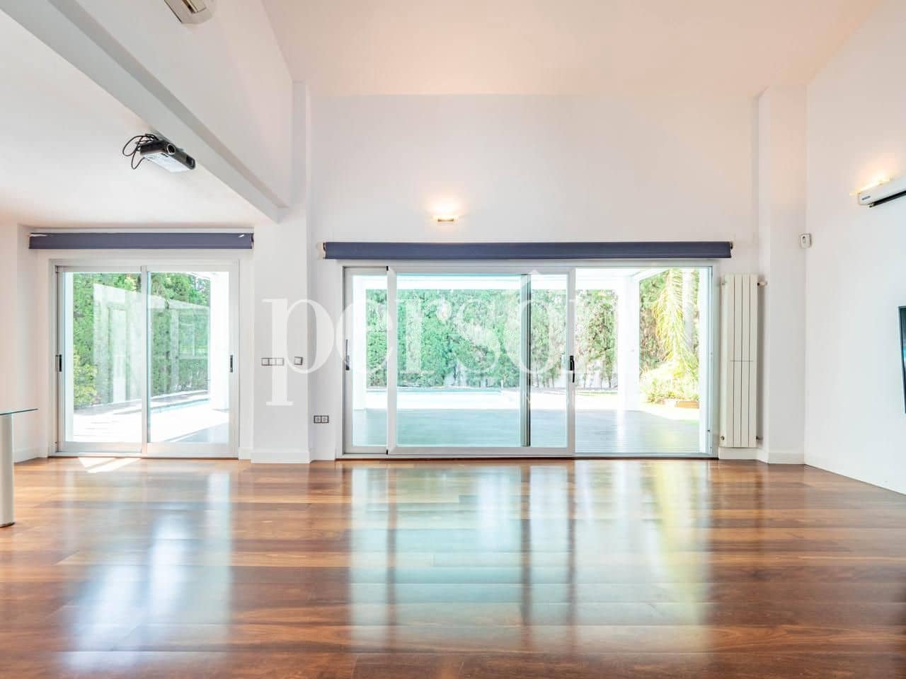 6 soverom Villa til salgs i Valencia by med svømmebasseng garasje - € 1 000 000 (Ref: 9207150)