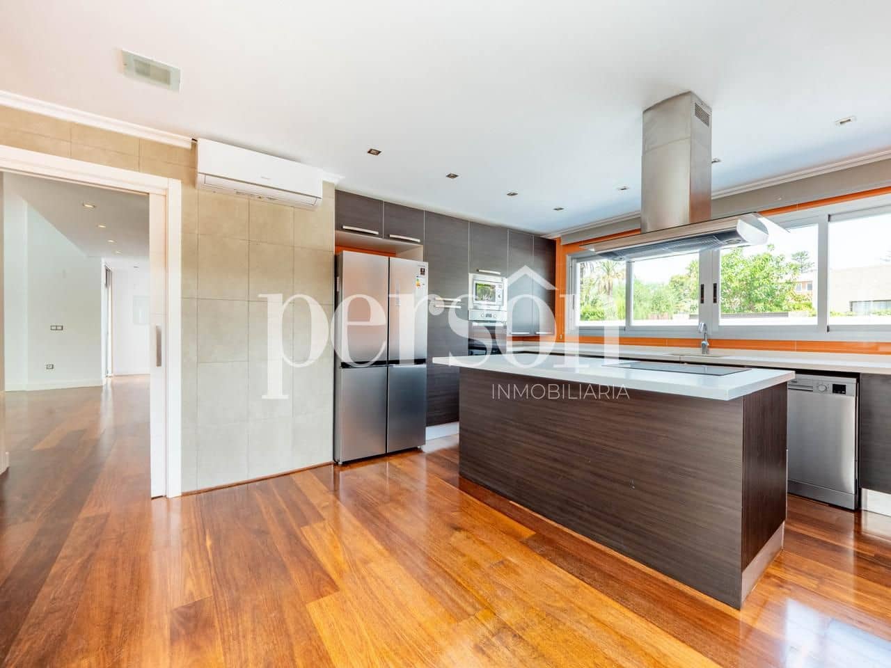 6 soverom Villa til salgs i Valencia by med svømmebasseng garasje - € 1 000 000 (Ref: 9207150)