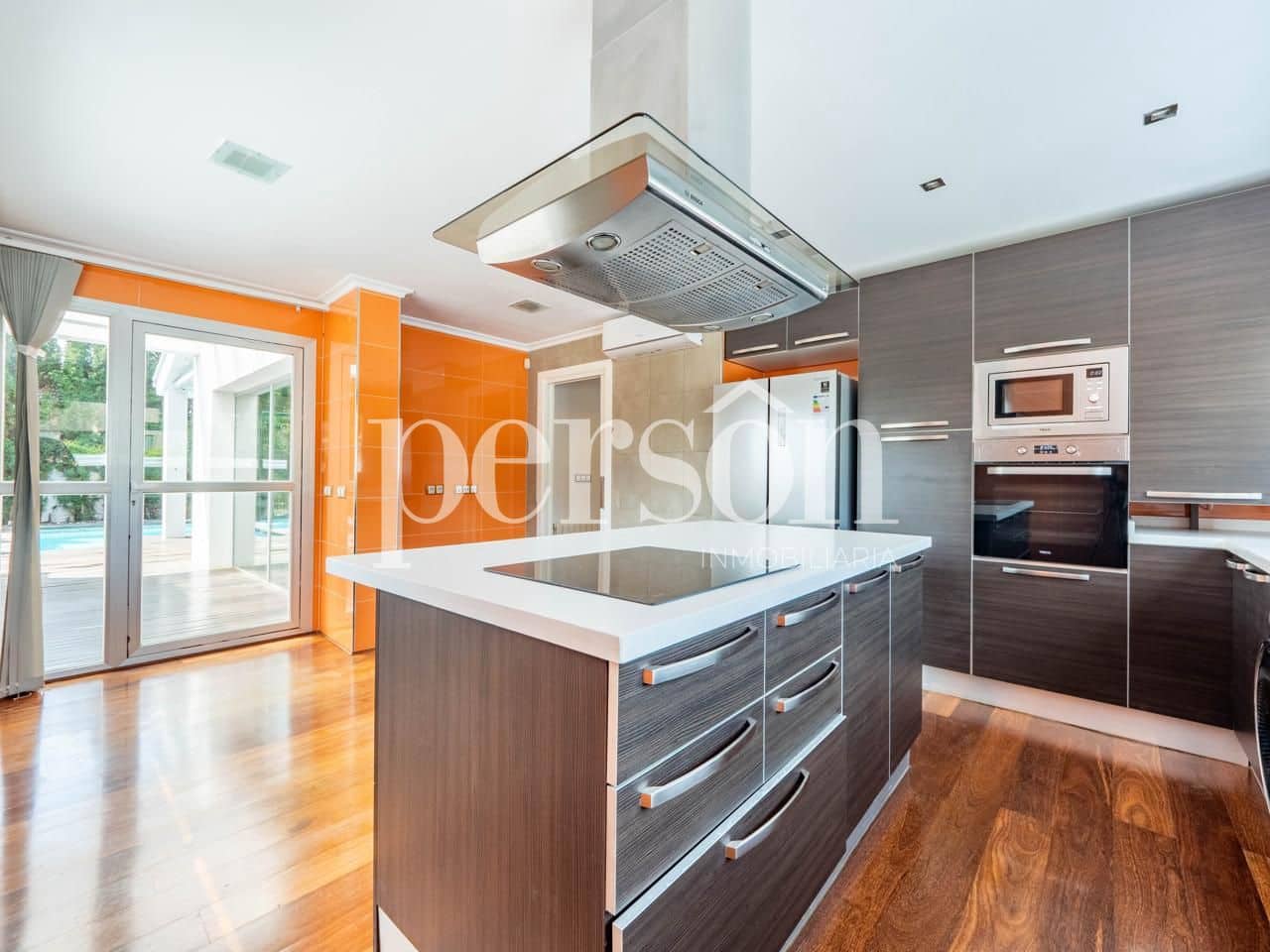 6 soverom Villa til salgs i Valencia by med svømmebasseng garasje - € 1 000 000 (Ref: 9207150)