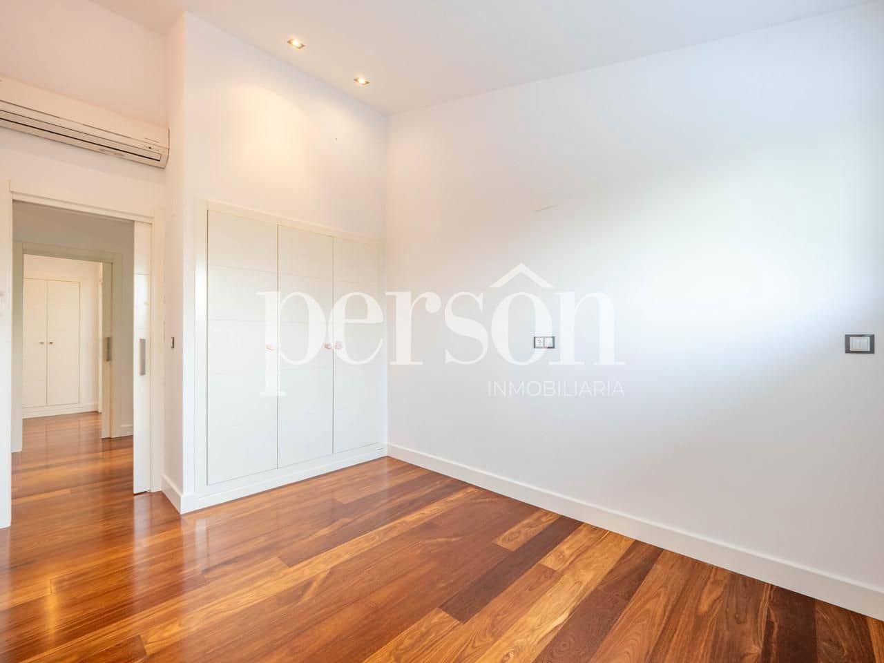 6 soverom Villa til salgs i Valencia by med svømmebasseng garasje - € 1 000 000 (Ref: 9207150)