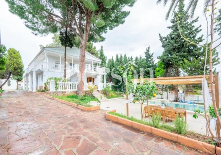 5 soveværelse Villa til salg i Alginet med swimmingpool garage - € 595.000 (Ref: 9207155)