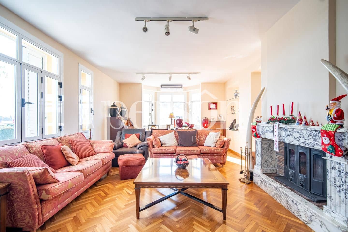 7 makuuhuone Huvila myytävänä paikassa Puig mukana uima-altaan 
autotalli - 1 200 000 € (Ref: 9207163)