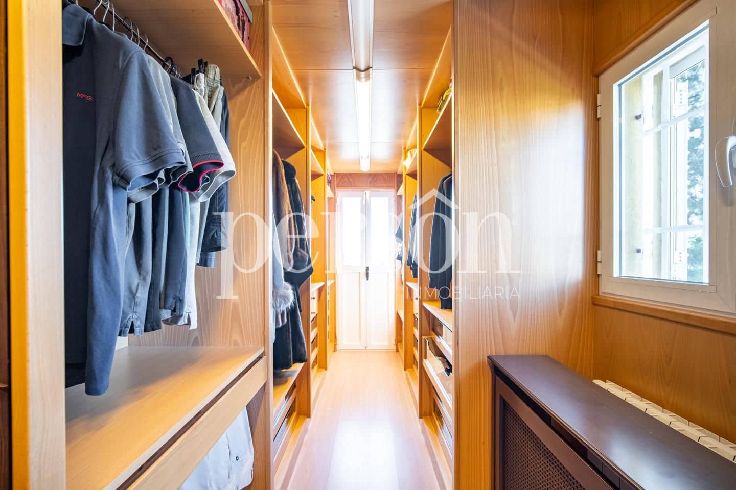 7 makuuhuone Huvila myytävänä paikassa Puig mukana uima-altaan 
autotalli - 1 200 000 € (Ref: 9207163)