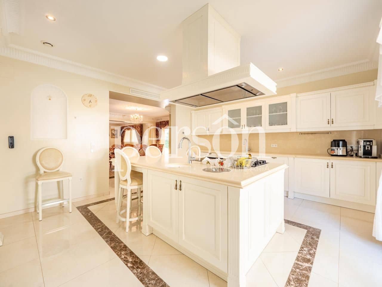 8 bedroom Villa for sale in Rocafort with pool garage - € 5,000,000 (Ref: 9311313)