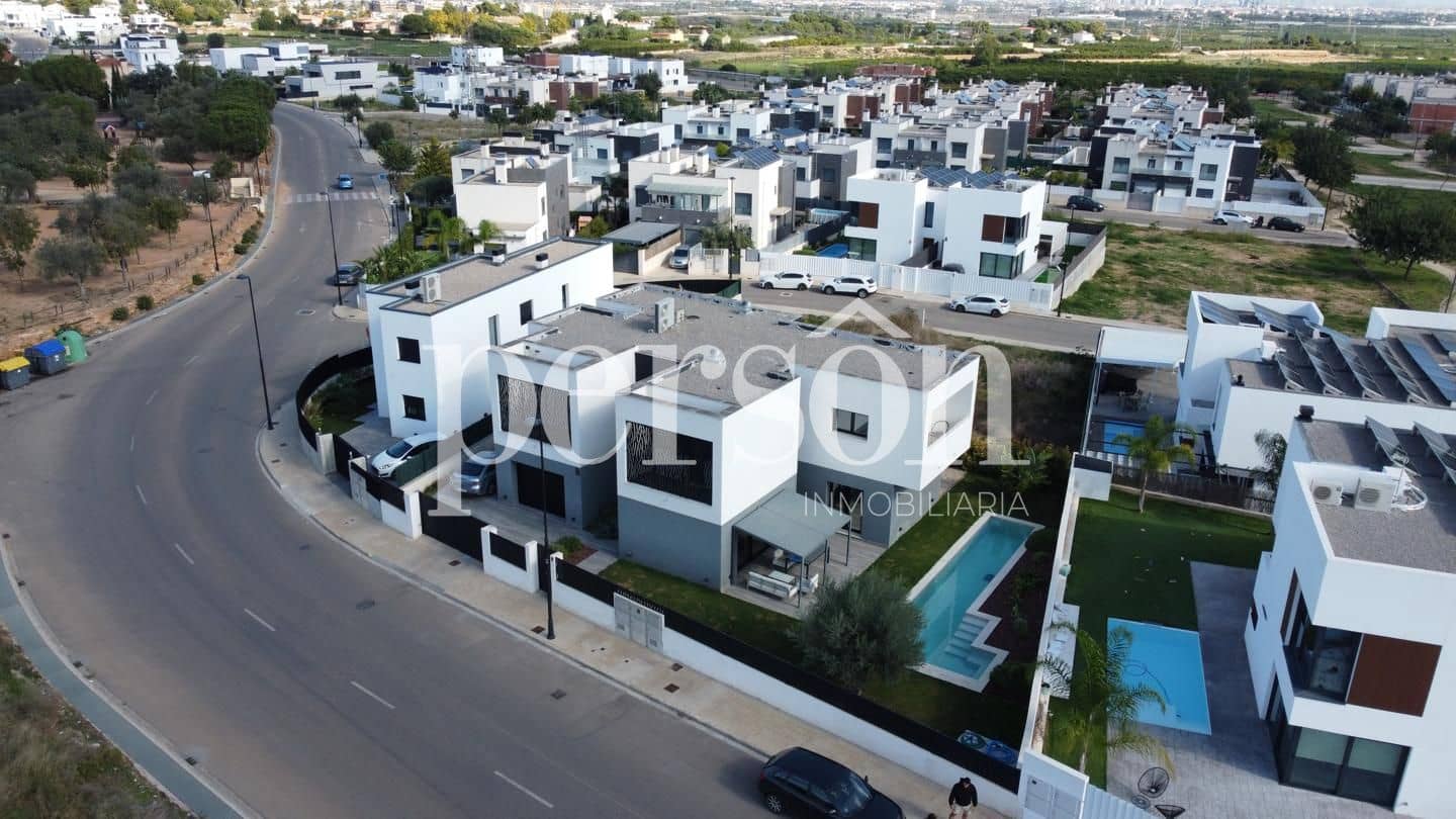 4 makuuhuone Huvila myytävänä paikassa Torrent mukana uima-altaan - 990 000 € (Ref: 9373835)