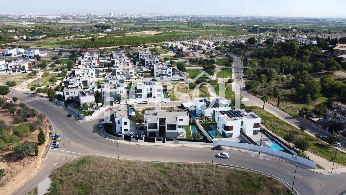 4 makuuhuone Huvila myytävänä paikassa Torrent mukana uima-altaan - 990 000 € (Ref: 9373835)