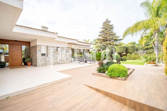 4 makuuhuone Huvila myytävänä paikassa Casas Verdes, Paterna mukana uima-altaan 
autotalli - 1 750 000 € (Ref: 9467626)